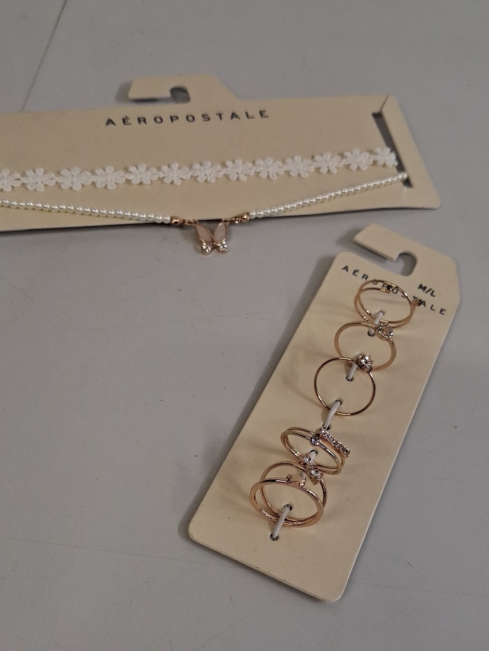 NWT Womens Aeropostale 7 Rings & 2 Choker Set